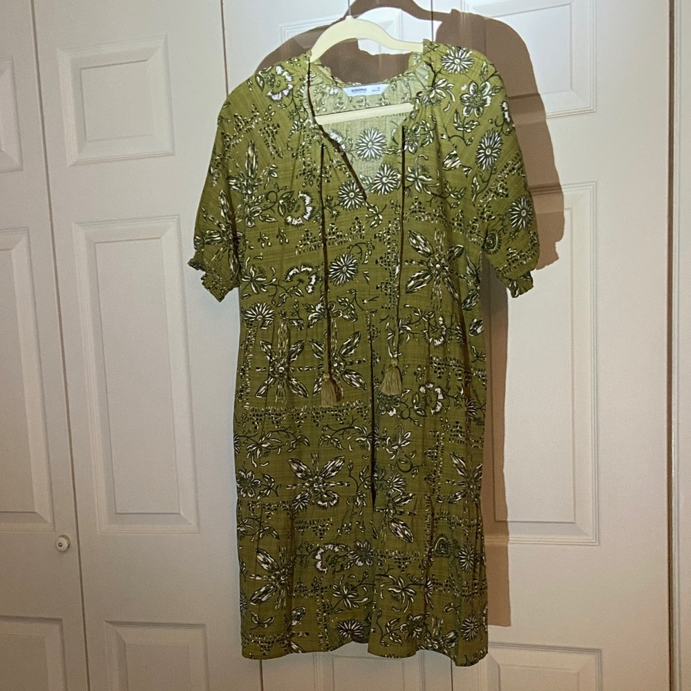 A Sonoma Brand puff sleeve dress, size M